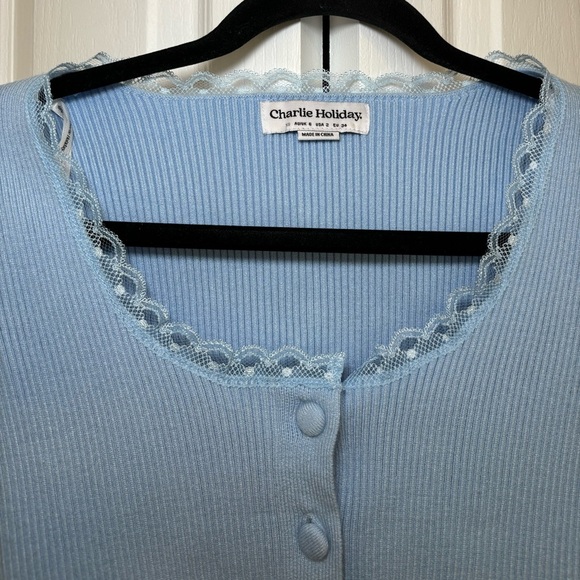 Charlie Holiday Anthropologie - Festival Artsy Sky Blue Lace-Trim Top in Size XS - Picture 7 of 13
